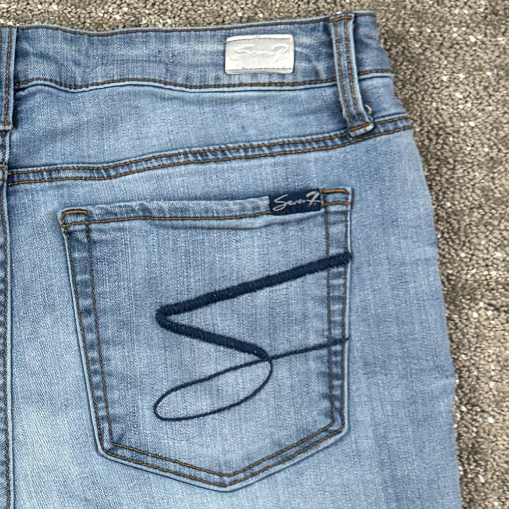 Seven7 Sunset Bermuda Shorts Womens 12 Blue Denim Light Wash Raw Hem Frayed